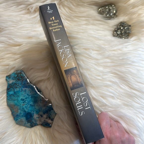 Thriller. Lost souls - Picture 2 of 5